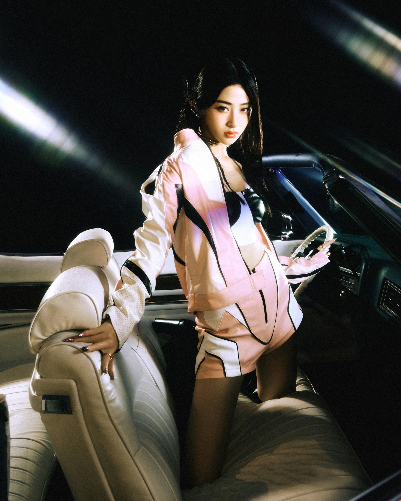 Le Sserafim Perfect Night Yunjin Concept Teaser Picture Image Photo Kpop K-Concept 3